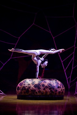 Ovo-Cirque-du-Soleil- Spider