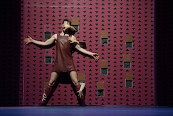 Cornelius Mickel in 'Objekt'. Photo by Andreas Etter.