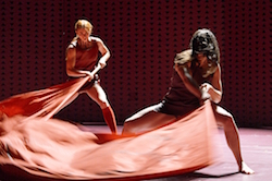 Tijana Prendovic and Gili Goverman in 'Objekt'. Photo by Andreas Etter.