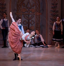 Yuumi Yamada and Xavier Pellin in 'The Snow Queen'. Photo by Sergey Konstantinov.