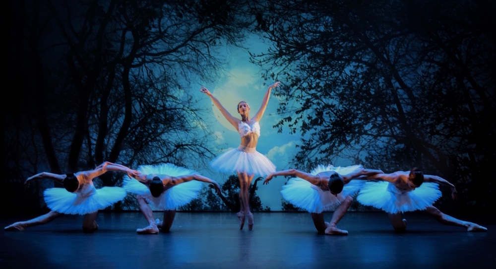 Melbourne Ballet Company in 'Archè'. Photo by Taylor-Ferné Morris.