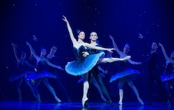 Yanela Pinera and Victor Estevez in QB's 'Strictly Gershwin'. Photo by David Kelly.