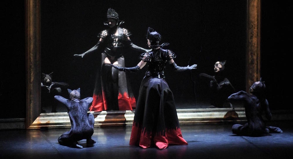 Ballet Preljocaj's 'Snow White'. Photo by Jean-Claude Carbonne.