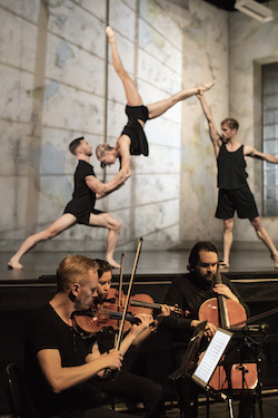 SDC in Rafael Bonachela's 'Frame of Mind'. Photo by Pedro Greig.
