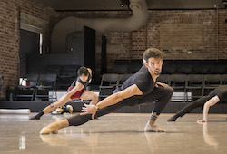 Oscar Valdes rehearsing '4Seasons'. Photo by Barbara Levit for Frances Andrijich.