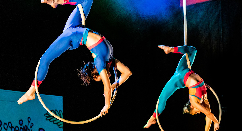 Flying Fruit Fly Circus' 'Girls with Altitude'. Photo by Ian Sutherland.