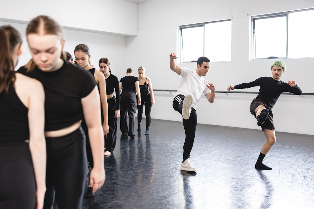 Benjamin-Takatsuka-working-with-dancers-at-Academy-of-Music-and ...